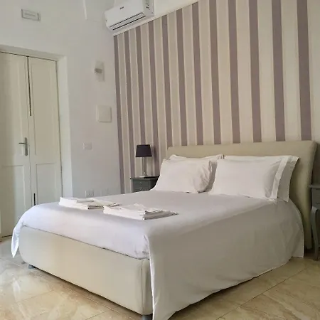 לינה וארוחת בוקר Dimora San Biagio Suites&apartment לצ'ה