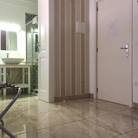 לינה וארוחת בוקר Dimora San Biagio Suites&apartment לצ'ה