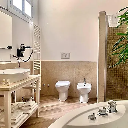 Dimora San Biagio Suites&apartment לצ'ה